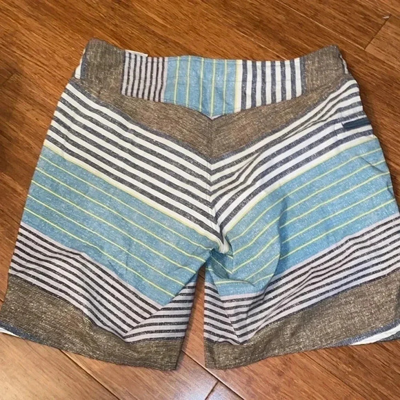 Patagonia men’s stripe shorts - size 33 - tie front -9 in inseam - Picture 7 of 8